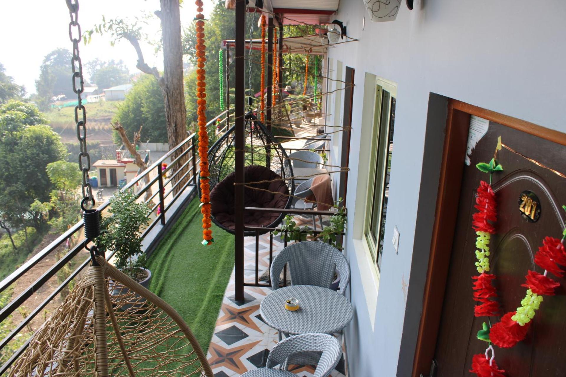 Homestay Kyarki Village & Cafe *