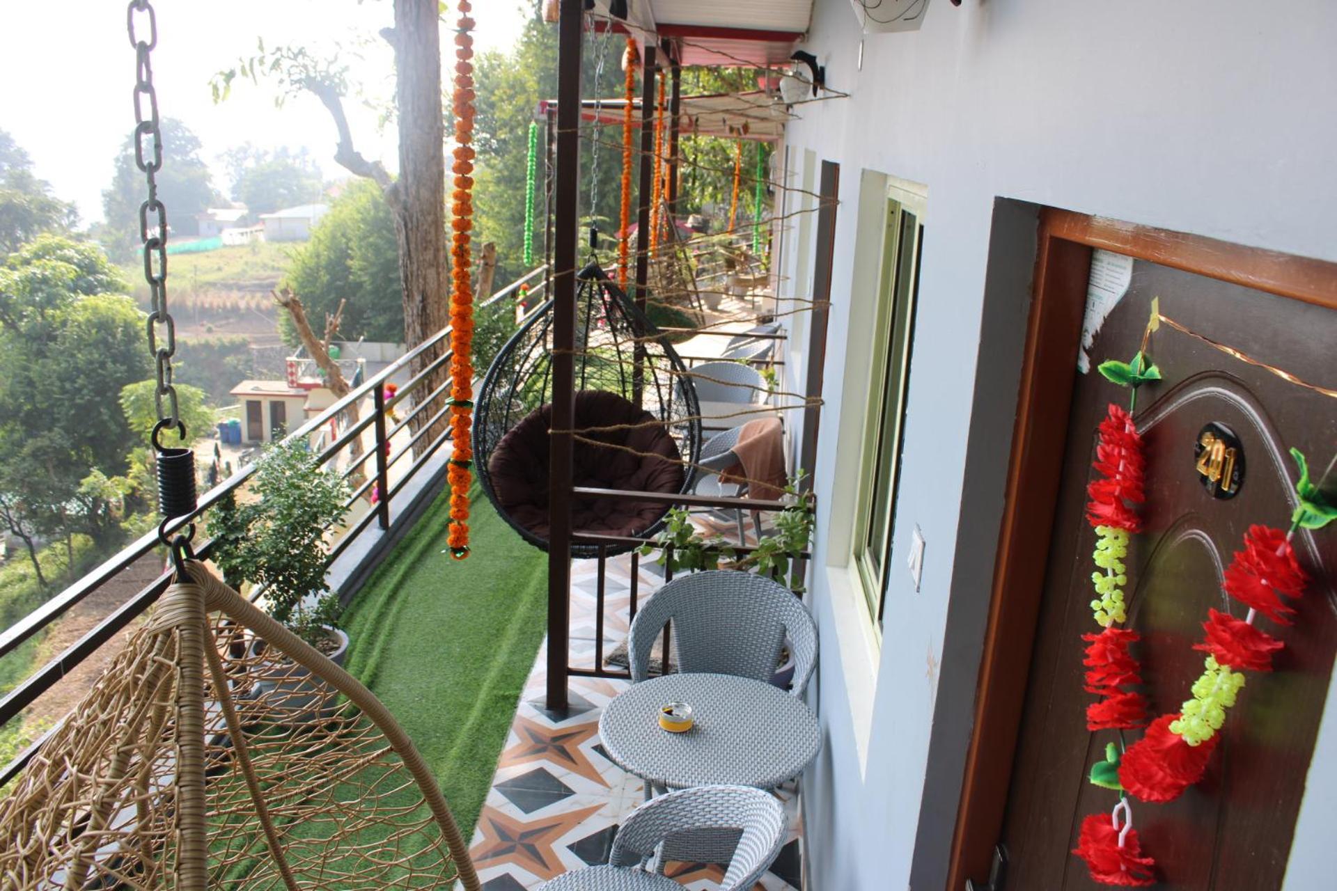 Kyarki Village & Cafe Homestay *