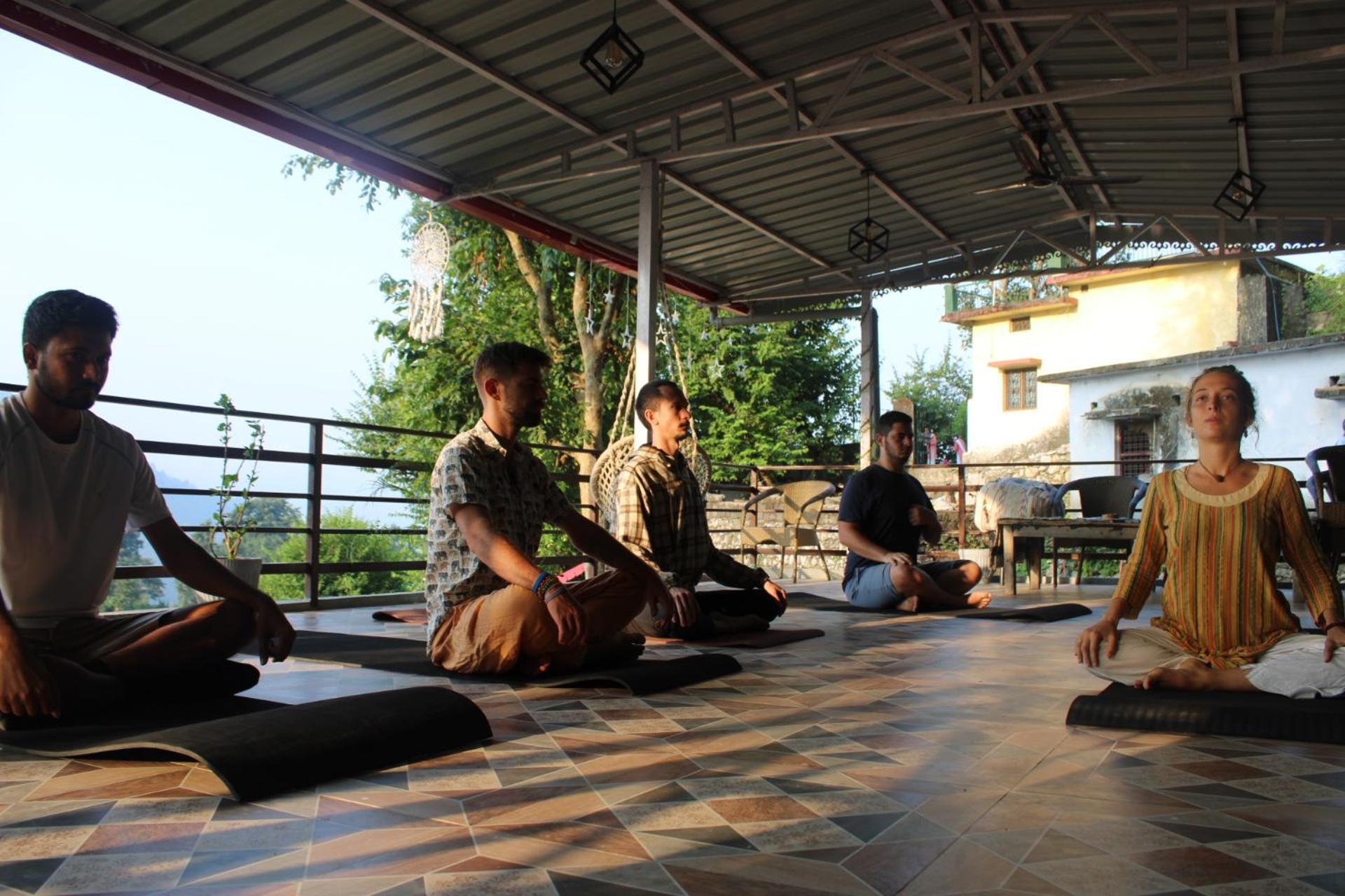 Homestay Kyarki Village & Cafe *